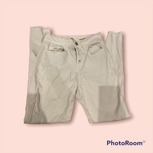 Distressed skinny jeans